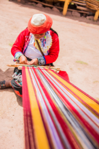 009-Peruvian lady making cloth